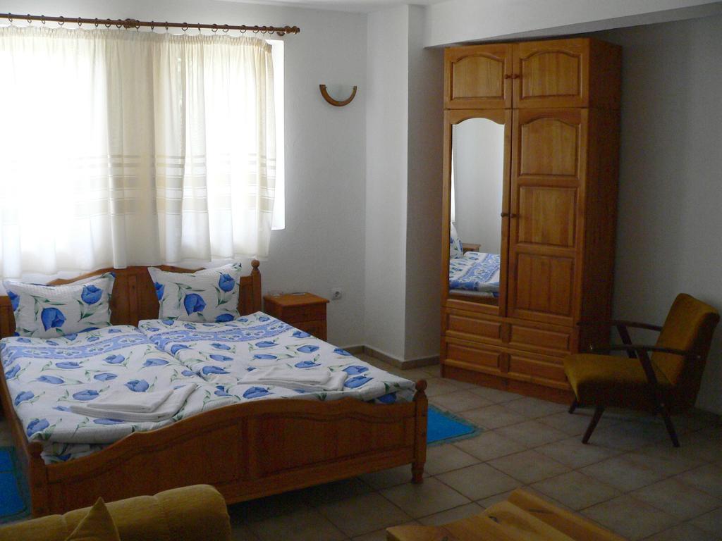 Hotel Pri Chakara ارباناسي المظهر الخارجي الصورة
