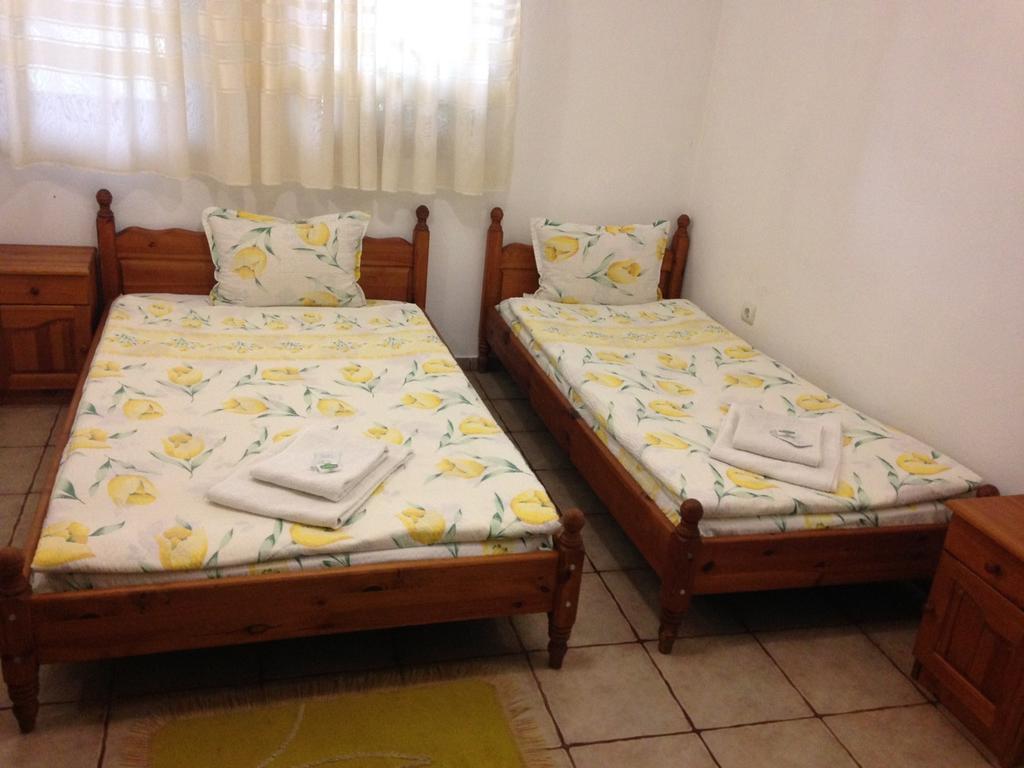 Hotel Pri Chakara ارباناسي المظهر الخارجي الصورة