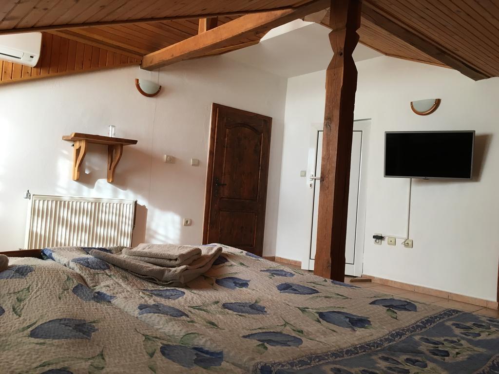 Hotel Pri Chakara ارباناسي المظهر الخارجي الصورة