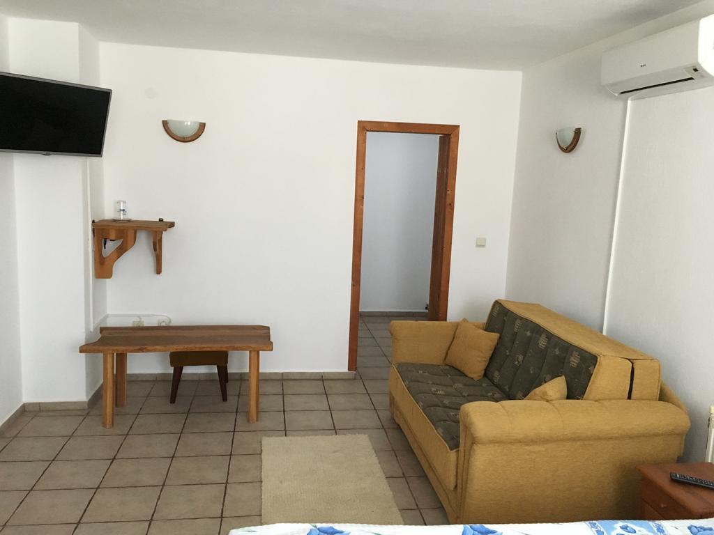 Hotel Pri Chakara ارباناسي المظهر الخارجي الصورة