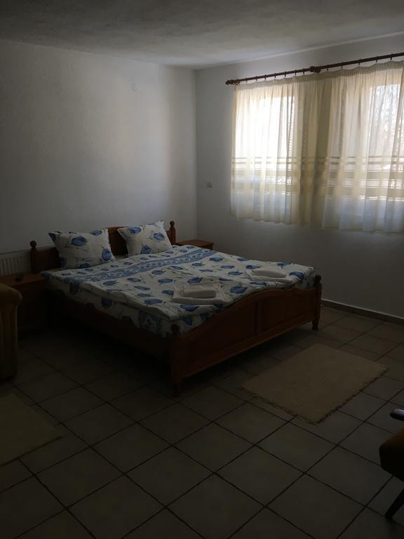 Hotel Pri Chakara ارباناسي المظهر الخارجي الصورة